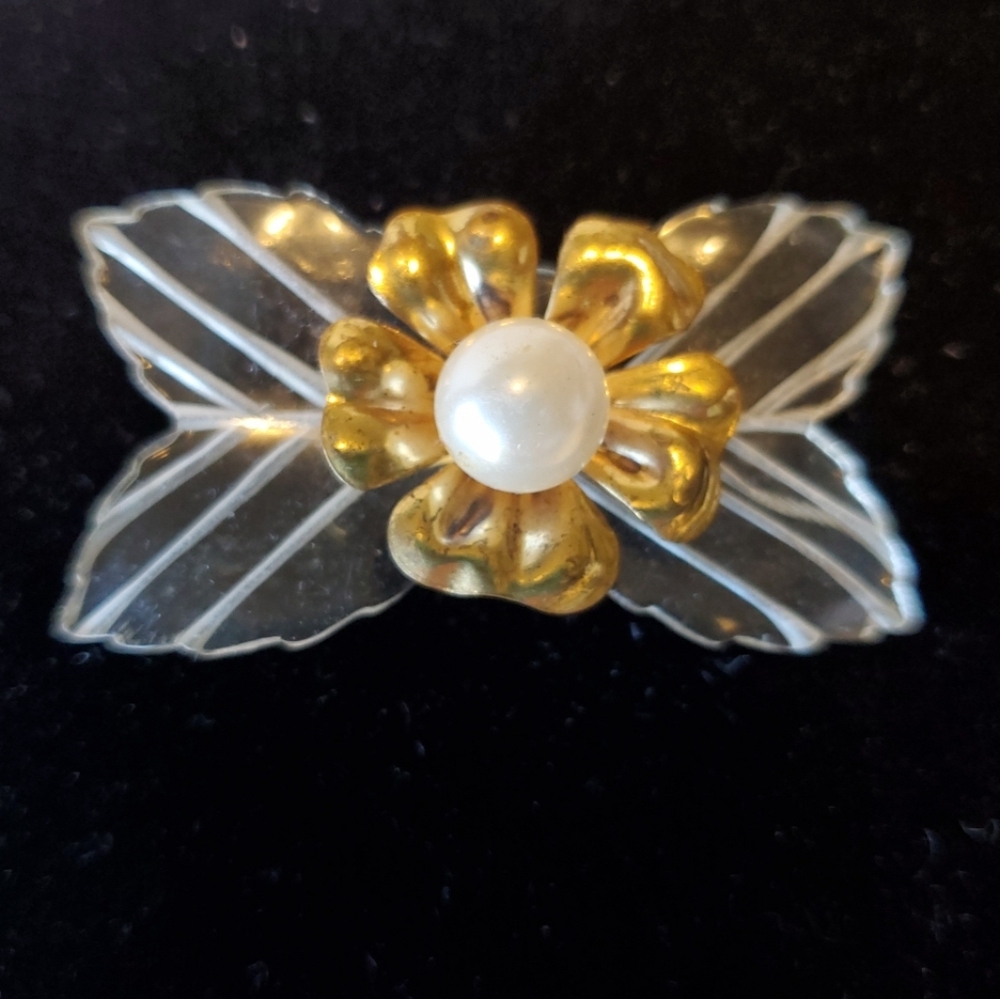 Vintage Art Nouveau Faux Pearl Celluloid Or Lucite Leaves Flower Brooch C Clasp